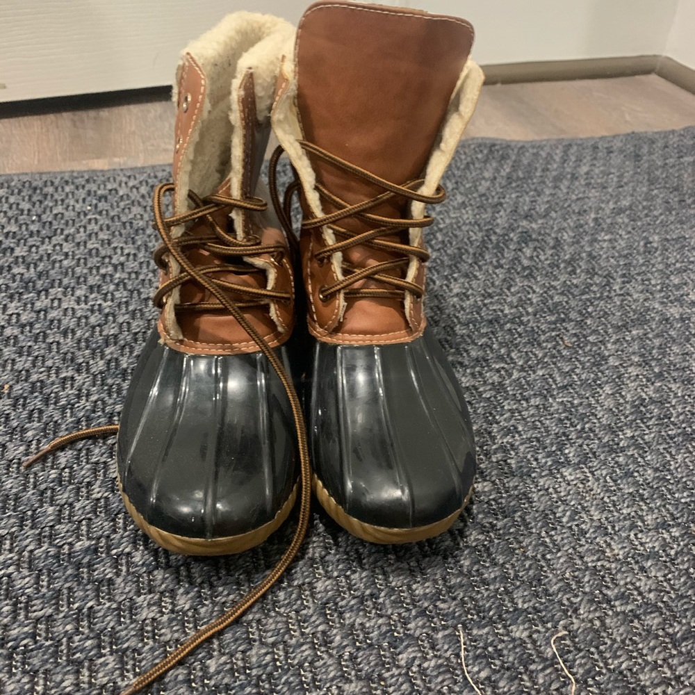 Adriana duck style boots